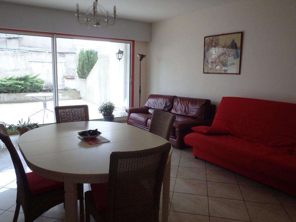 Le Moulin Des Pres Avec Terrasse Apartment Vesoul Phòng bức ảnh