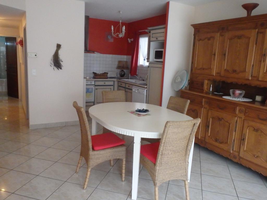 Le Moulin Des Pres Avec Terrasse Apartment Vesoul Phòng bức ảnh